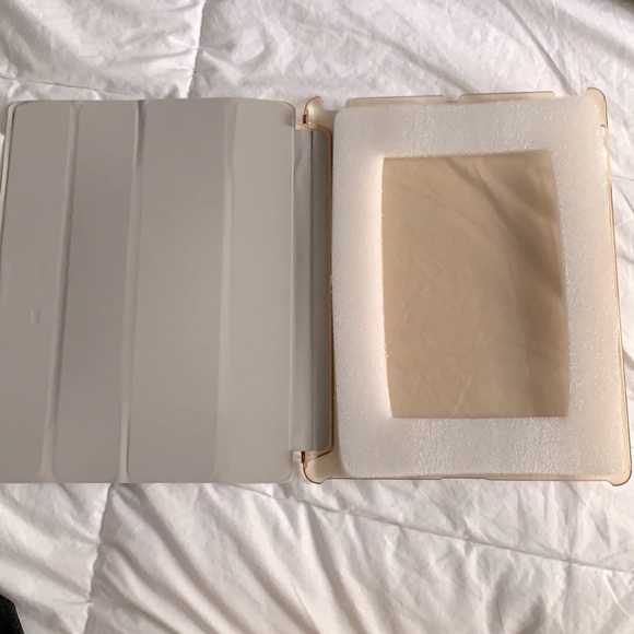 Magnetic Leather iPad Case - Picture 2 of 4
